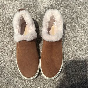 Timberland suede sneakers with fuzzy inside
